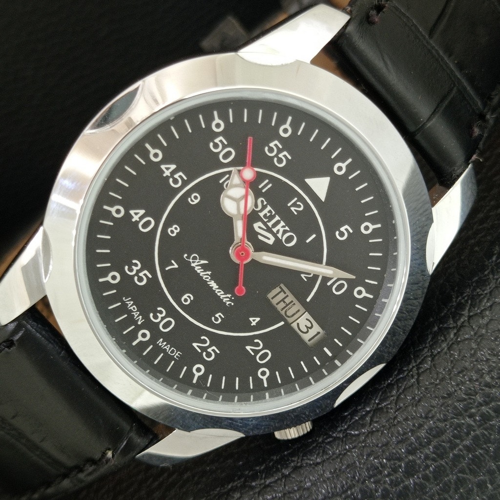 Vintage 1981 Seiko Automatic Mens Silver Watch WDaydate  Red Accents